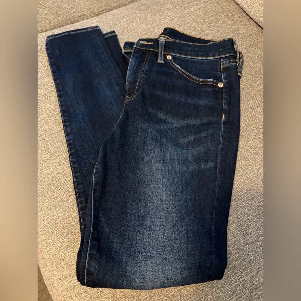 Brand new Express skinny jeans, mid rise, size 8R.